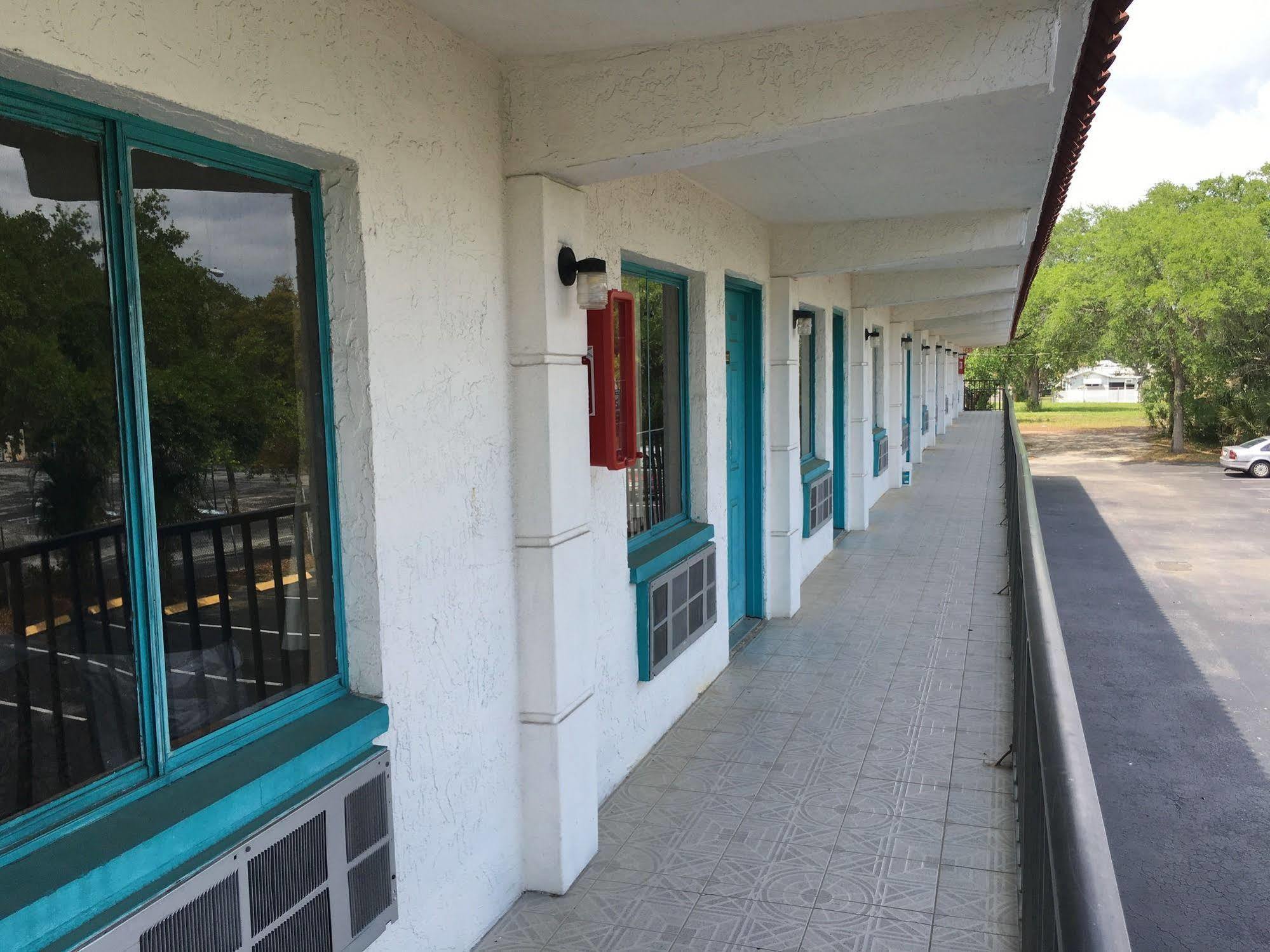 Clearwater Inn Сейфти Харбър Екстериор снимка